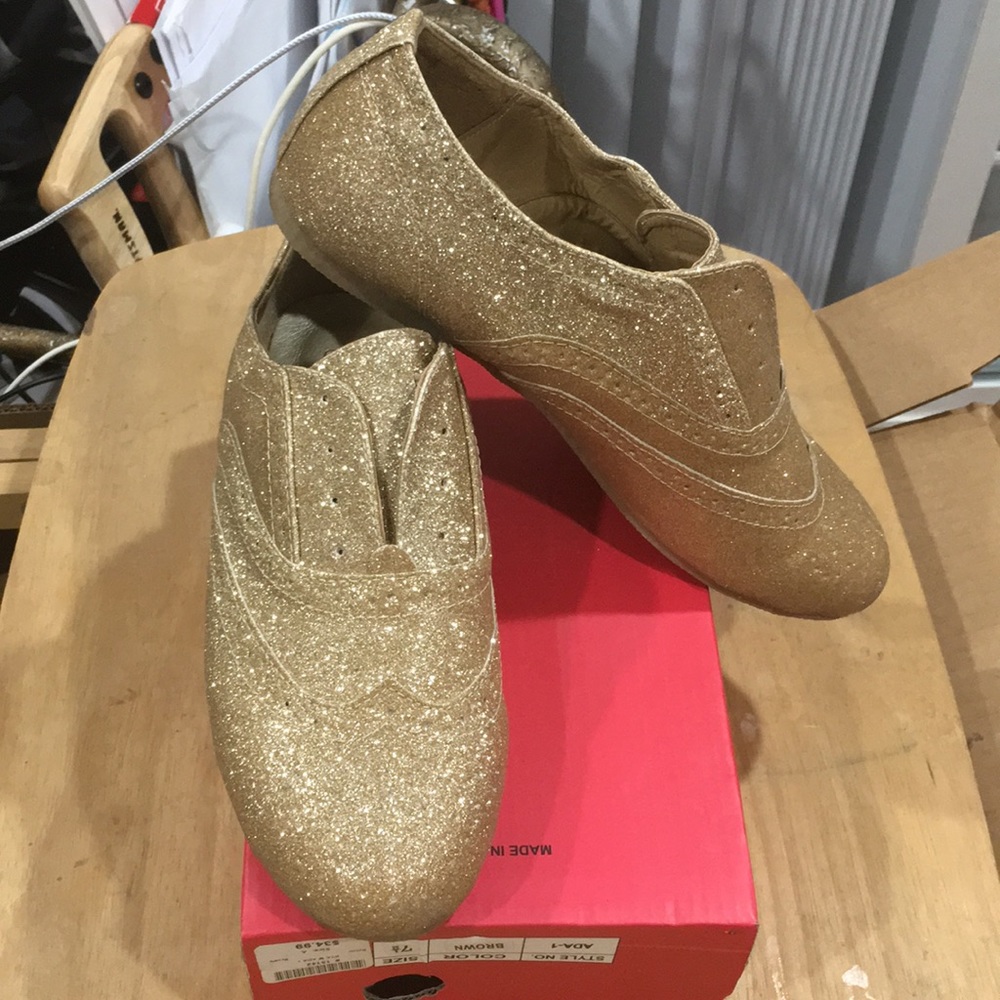 Dbdb gold glitter shoes size 8
